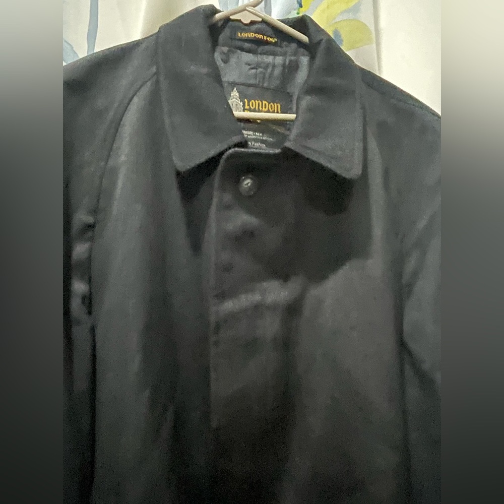 London Fog long over coat. Size large. Used. Condition 9/10 - Picture 4 of 8